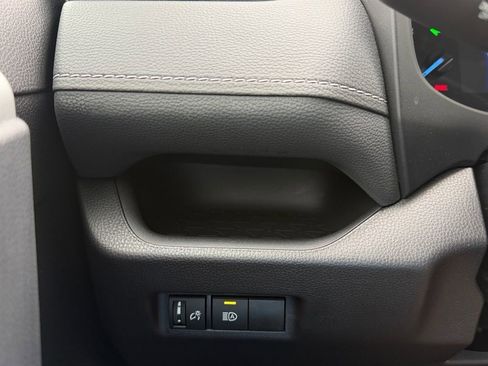 Used 2025 Toyota RAV4 XLE AWD/4WD image 20
