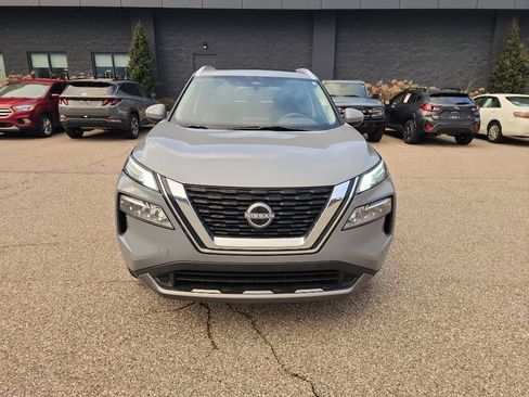 Used 2023 Nissan Rogue SL w/ SL Premium Package image 2