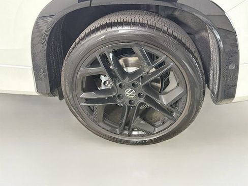 New 2026 Volkswagen Tiguan SE R-Line FWD image 31