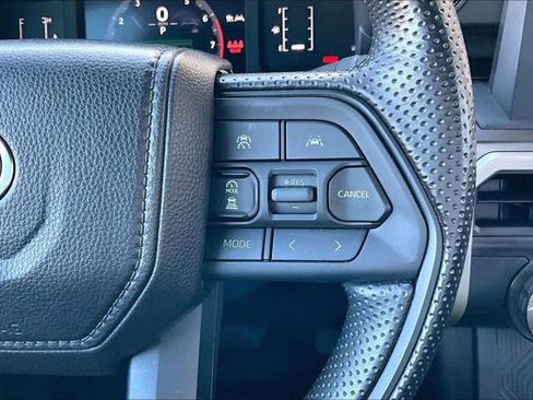 Certified 2025 Toyota Tacoma SR5 AWD/4WD image 25