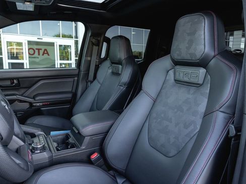 Used 2025 Toyota Tacoma TRD Pro AWD/4WD image 13