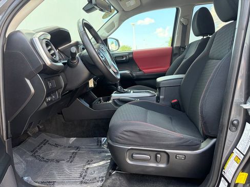 Used 2021 Toyota Tacoma SR5 AWD/4WD image 14