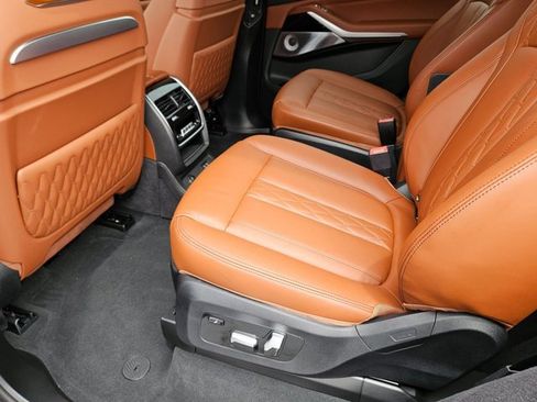 Certified 2025 BMW X7 M60i image 19