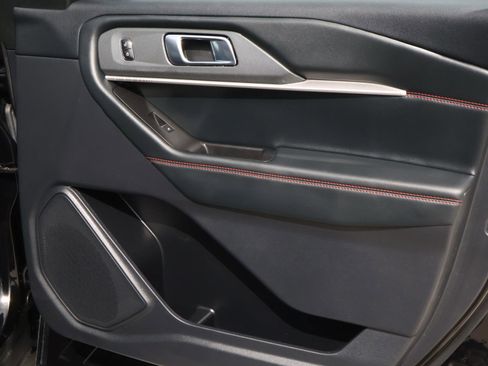 Used 2025 Ford Explorer ST-Line image 18