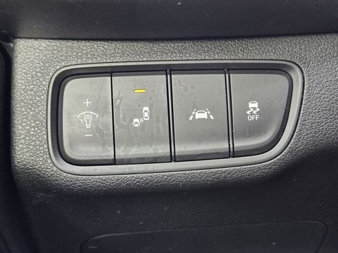 Used 2019 Hyundai Santa Fe SEL image 25