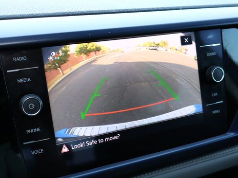 Used 2024 Volkswagen Taos SE FWD image 5