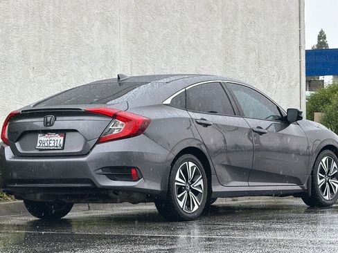Used 2017 Honda Civic EX-T image 5