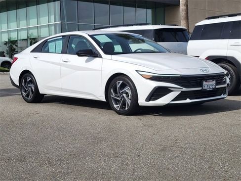 Certified 2025 Hyundai Elantra Sport image 30