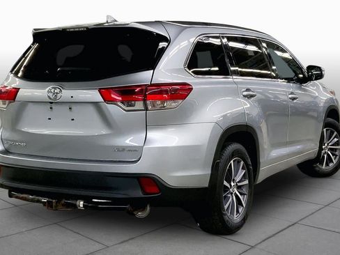 Used 2018 Toyota Highlander XLE AWD/4WD image 13