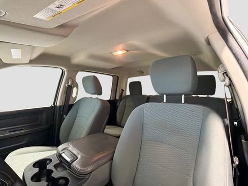 Used 2018 RAM 2500 Tradesman w/ Chrome Appearance Group image 17