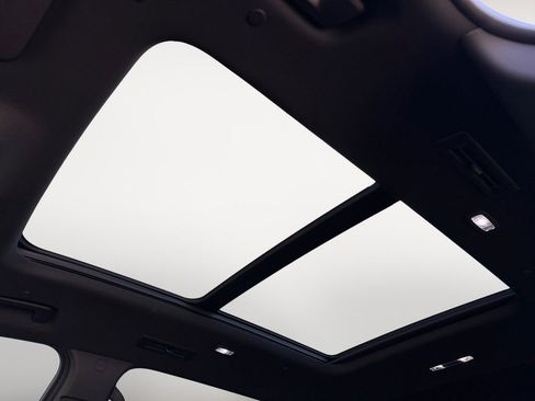 Used 2025 Chevrolet Traverse RS w/ LPO, Floor Liner Package FWD image 33