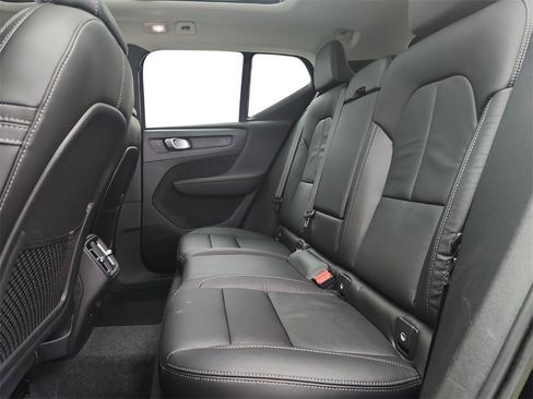 Used 2023 Volvo XC40 B5 Plus image 23