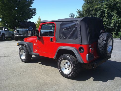 Used 2005 Jeep Wrangler X w/ Tire & Wheel Group (Ecco) AWD/4WD image 7