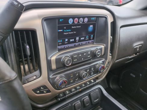 Used 2017 GMC Sierra 2500 Denali w/ Suspension Package, Off-Road AWD/4WD image 29