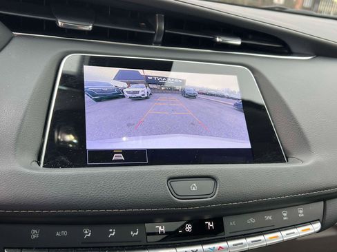 Used 2022 Cadillac XT4 Luxury w/ Cold Weather Package image 15