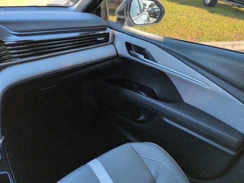 Used 2025 Toyota Camry SE FWD image 15