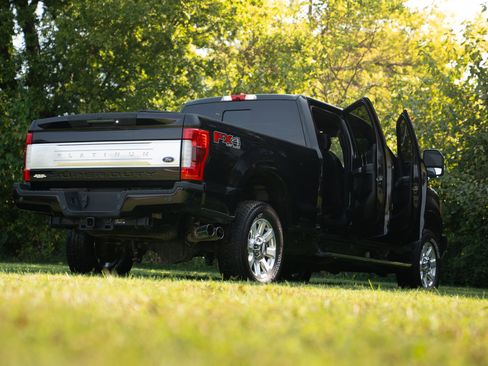 Used 2019 Ford F250 Platinum w/ Platinum Ultimate Package image 2