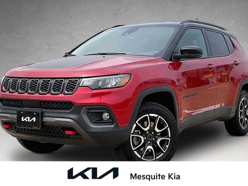 Used 2025 Jeep Compass Trailhawk AWD/4WD image 1