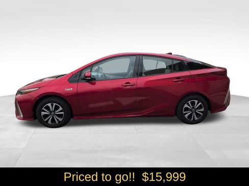 Used 2017 Toyota Prius Prime Premium image 3