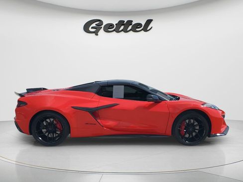 Used 2025 Chevrolet Corvette Z06 RWD image 4