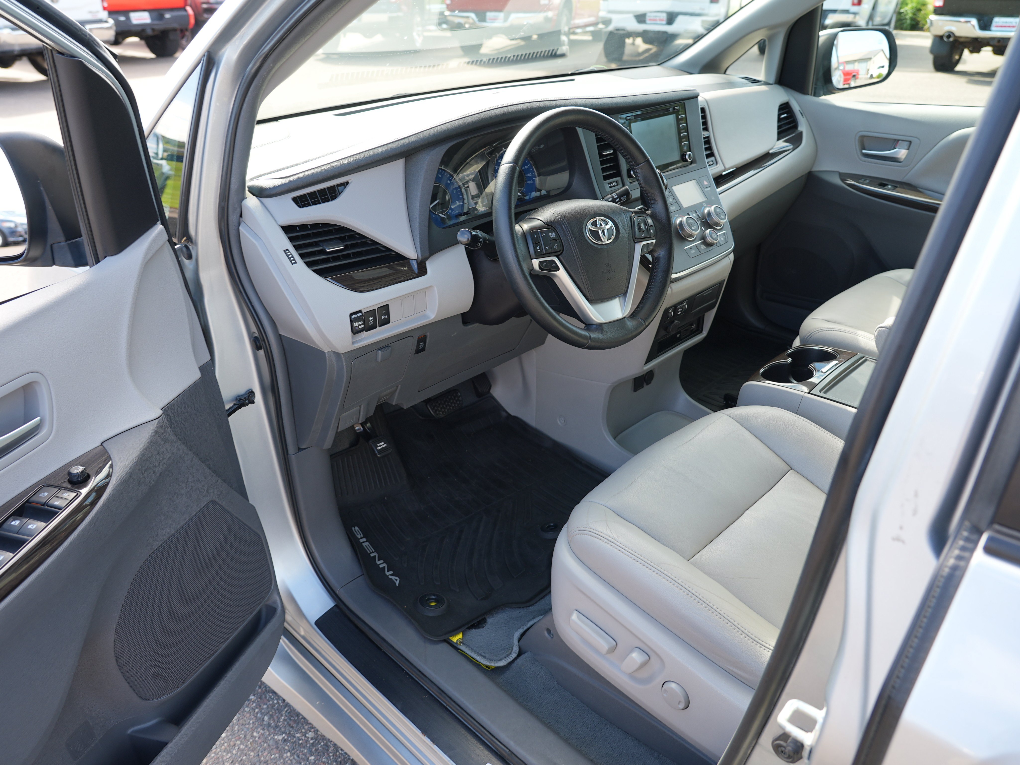 Used 2019 Toyota Sienna XLE Premium w/ Carpet Mat Package AWD/4WD image 12