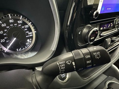 Used 2025 Toyota Highlander XLE image 22