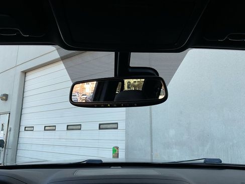 Used 2019 Nissan Titan SV w/ SV Convenience Package image 19