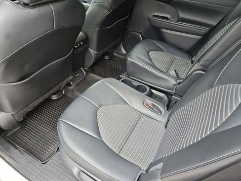 Used 2021 Toyota Highlander XSE FWD image 19