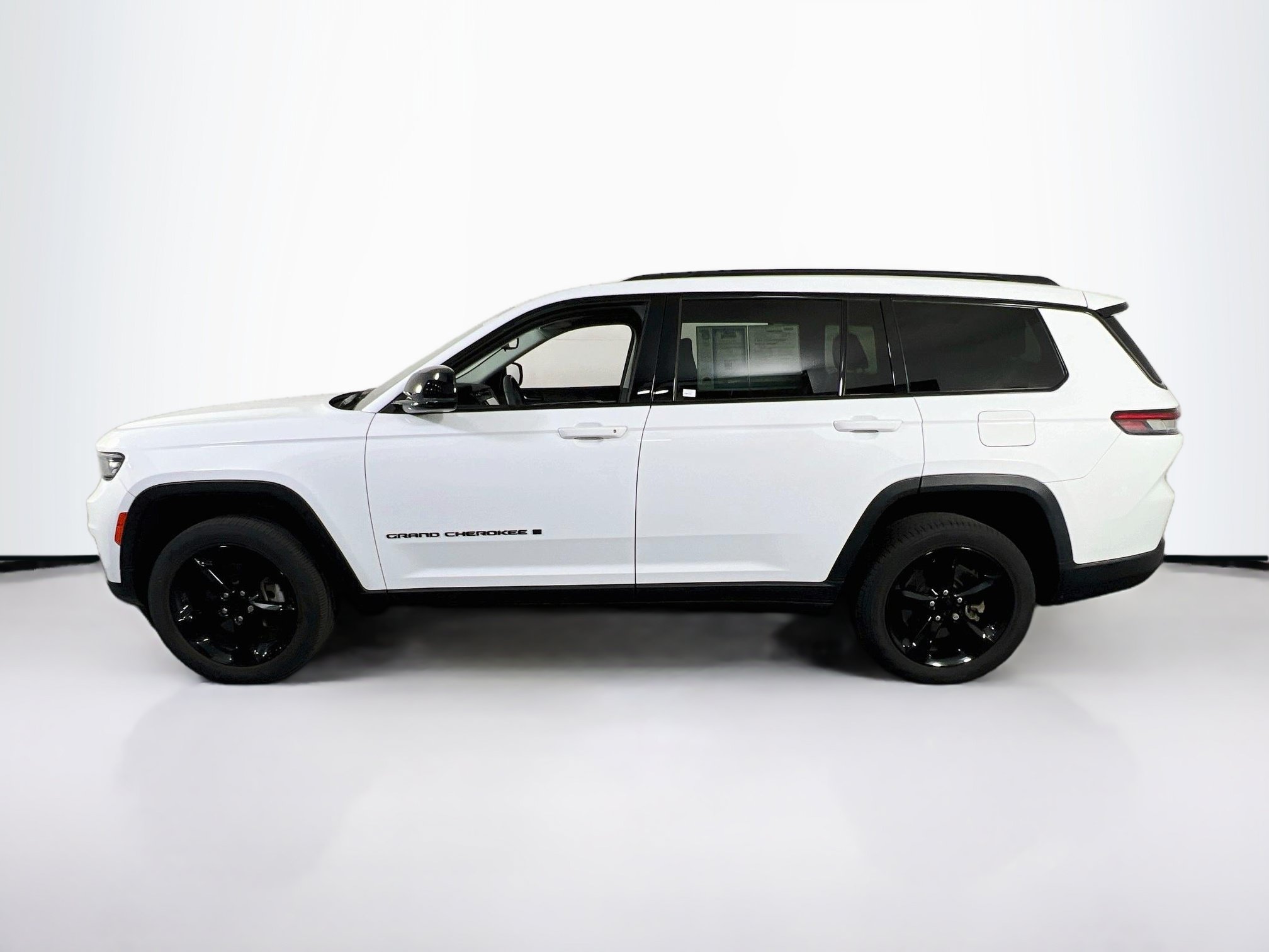 Used 2023 Jeep Grand Cherokee L Limited w/ Black Appearance Package AWD/4WD image 8