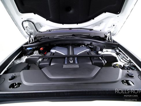 Used 2021 Rolls-Royce Cullinan Black Badge image 39