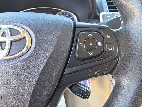 Used 2015 Toyota Camry LE image 29
