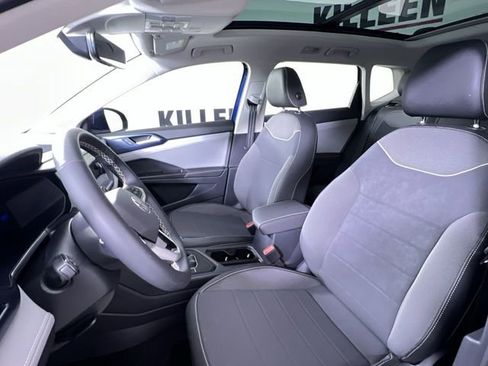 Used 2024 Volkswagen Taos SE image 11