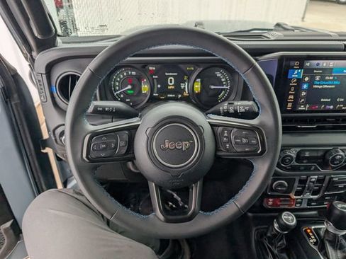 Used 2025 Jeep Wrangler Unlimited Rubicon 4xe AWD/4WD image 11