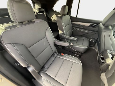 Used 2025 Buick Enclave Preferred image 18