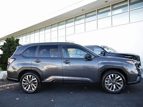 Used 2025 Subaru Forester Touring image 4