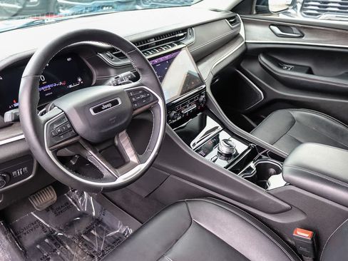 Used 2022 Jeep Grand Cherokee L Limited AWD/4WD image 16