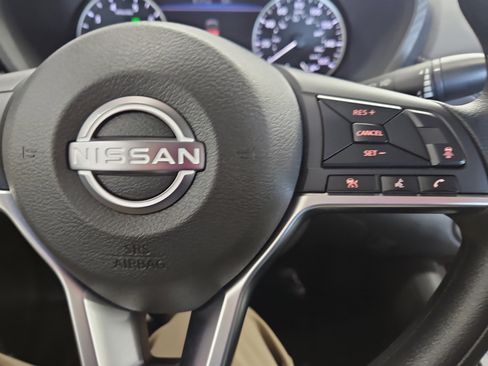 Used 2025 Nissan Sentra SV FWD image 14