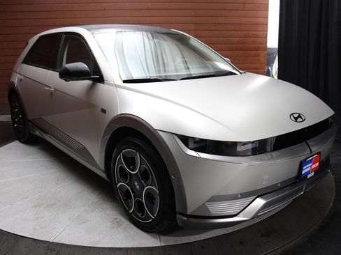 Used 2024 Hyundai Ioniq 5 Limited image 16