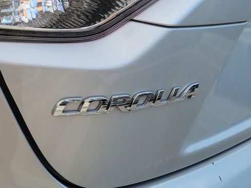 Used 2022 Toyota Corolla LE image 5