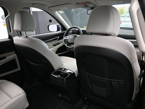 Used 2025 Kia Telluride EX w/ EX Captain's Chair Package image 45