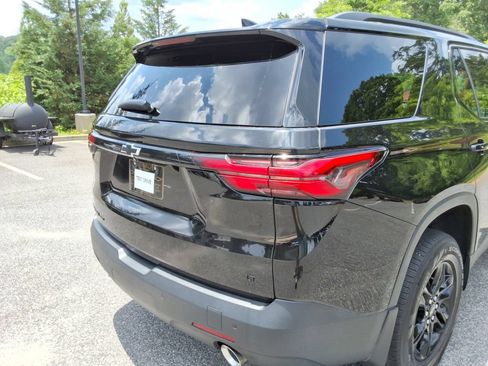 Used 2022 Chevrolet Traverse LT w/ Midnight/Sport Edition AWD/4WD image 14