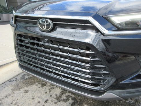 Used 2024 Toyota Grand Highlander Platinum image 16