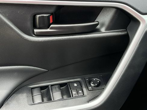 Used 2025 Toyota RAV4 LE FWD image 21