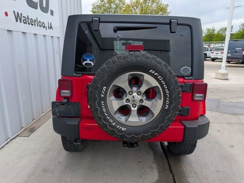 Used 2017 Jeep Wrangler Unlimited Sahara w/ Connectivity Group AWD/4WD image 14