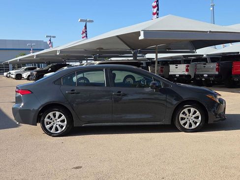 Used 2025 Toyota Corolla LE FWD image 9