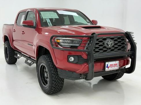 Used 2022 Toyota Tacoma TRD Sport w/ Technology Package AWD/4WD image 2