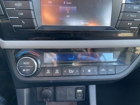 Used 2014 Toyota Corolla LE image 16