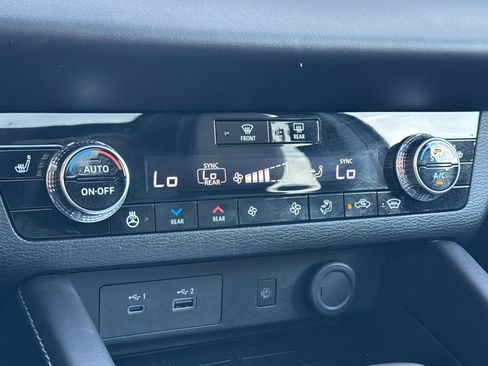 Used 2025 Mitsubishi Outlander SEL image 25