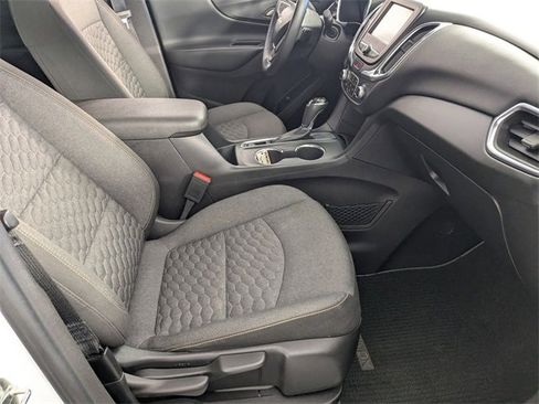 Used 2018 Chevrolet Equinox LT image 32