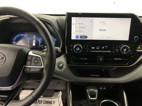 Used 2023 Toyota Highlander Limited image 19